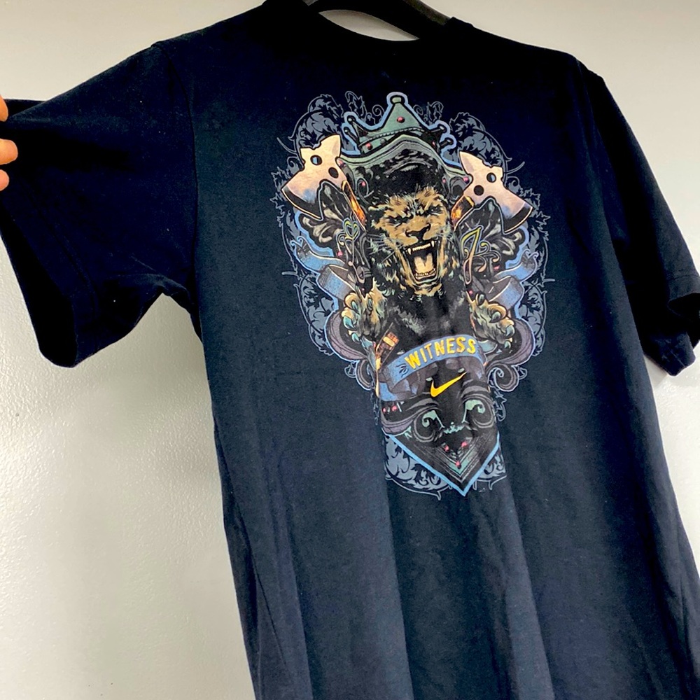 Nike Dri-Fit Lion Witness Print black tee size L